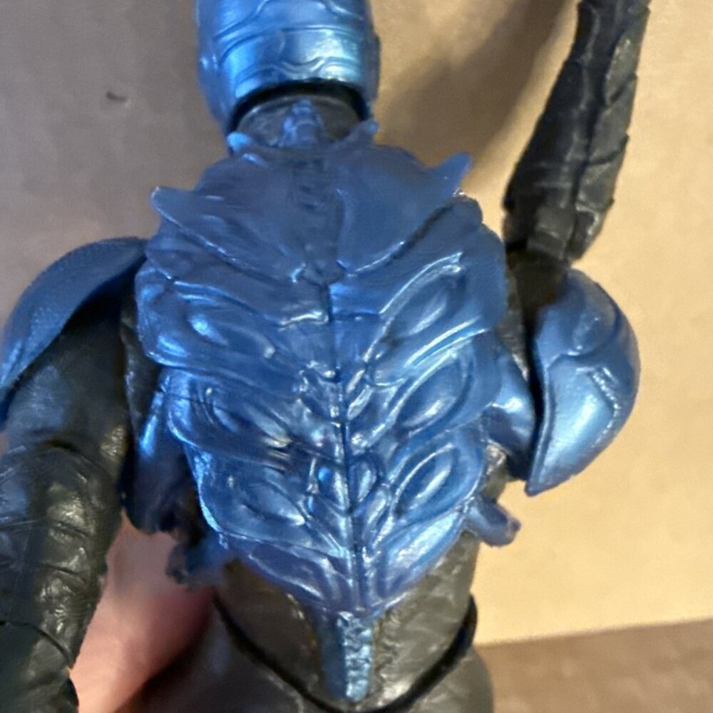 Vintage Batman 1993 Kenner 4.75" Gold Suit / Blue Beetle - Picture 10 of 10